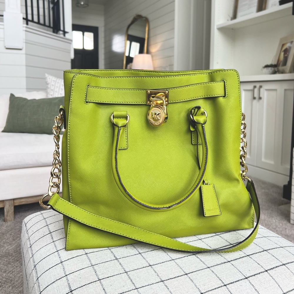 MICHAELKORS Green over shoulder bag.